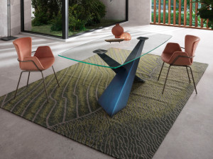 Фиксированный стол с хрустальной столешницей