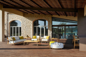 Тканевое садовое кресло с подлокотниками