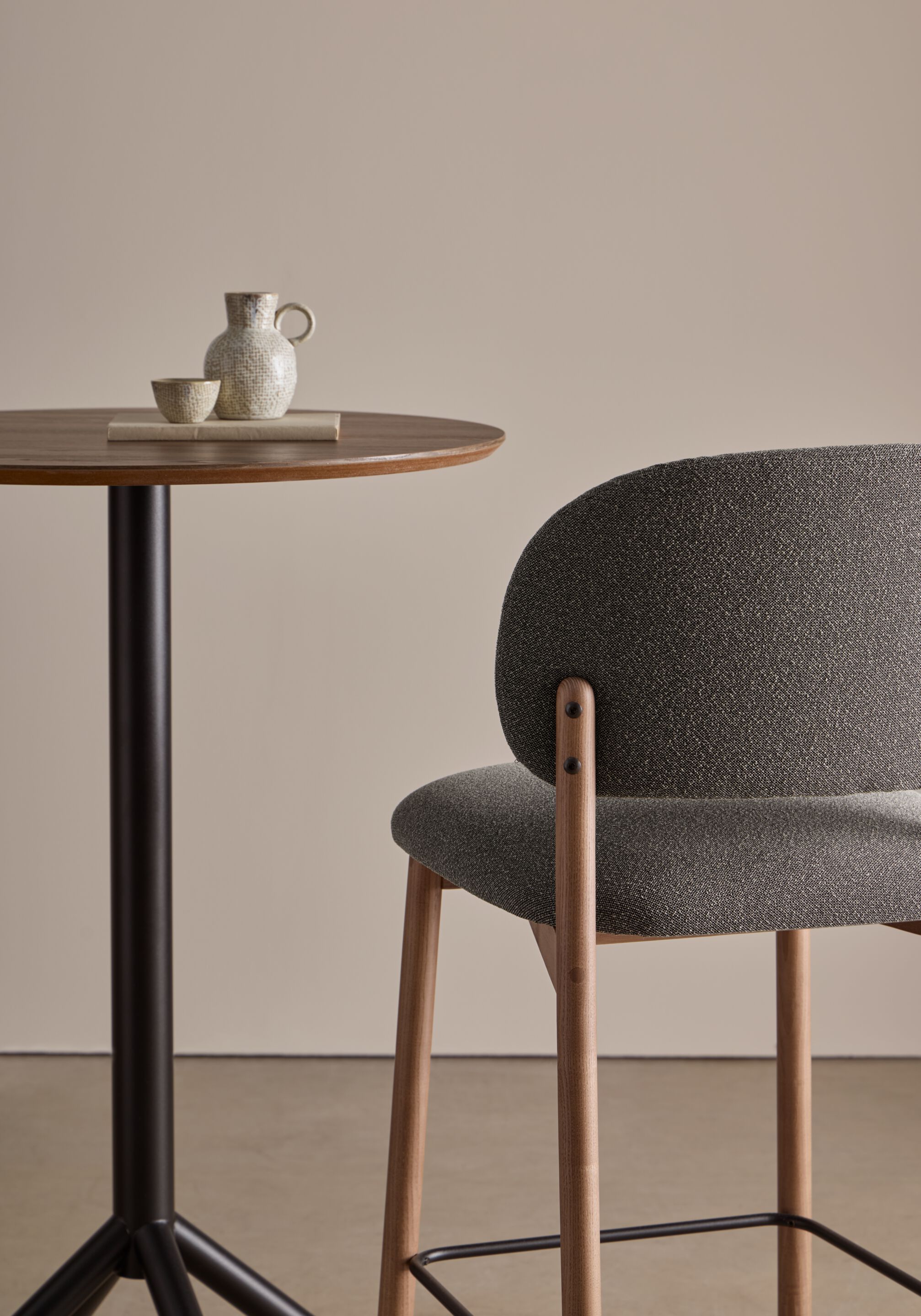 Высокий круглый стол из ясеня Blasco&Vila Nomad ARCH-00109849 - Вид №4