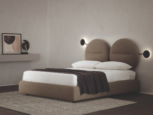 Двуспальная кровать из ткани с мягким изголовьем