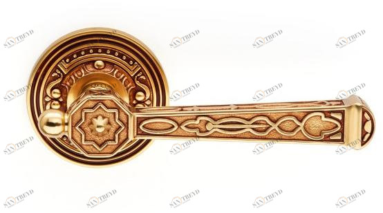 Pasini Ручка из латуни на розетке  8421 