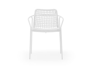 Стул со стальными подлокотниками и морской веревкой