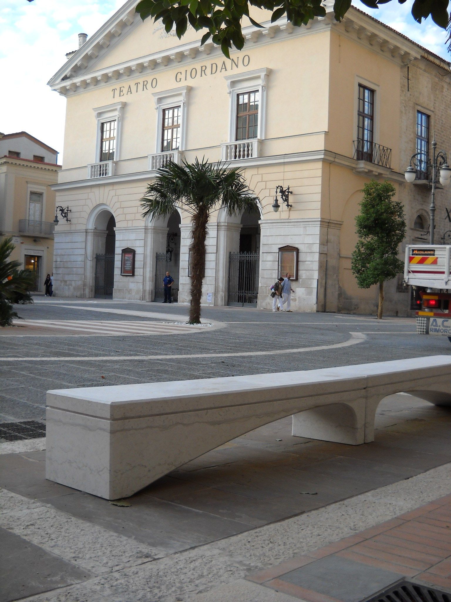 Скамья из камня Apricena Viscio Urban Design Onda ARCH-00104355 - Вид №2