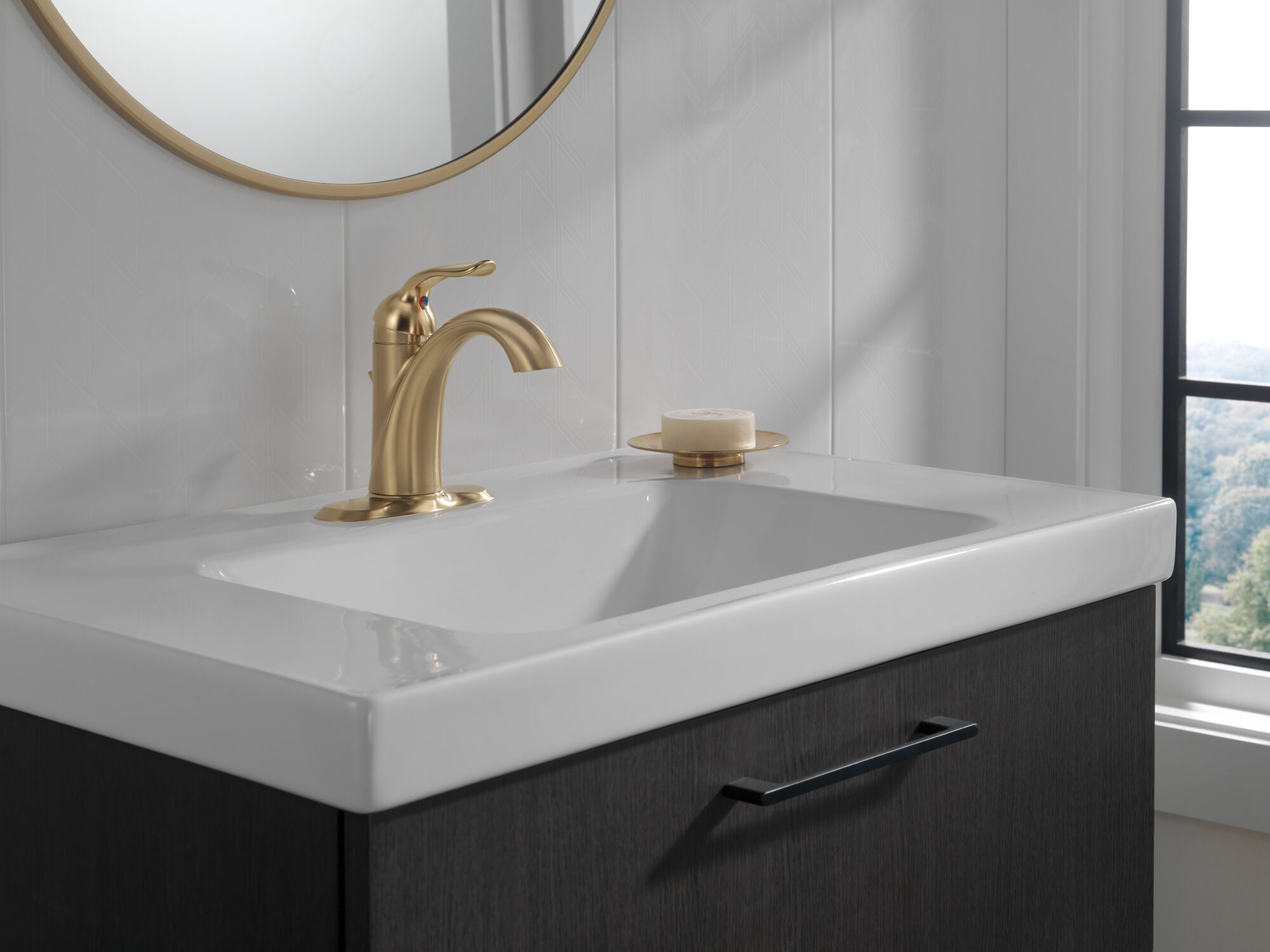 538-CZMPU-DST Смеситель для ванной с одной ручкой Delta Faucet Lahara Шампанское бронза  - Вид №3