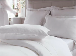 Alexandre Turpault Согласованная однотонная кровать в белье Regence