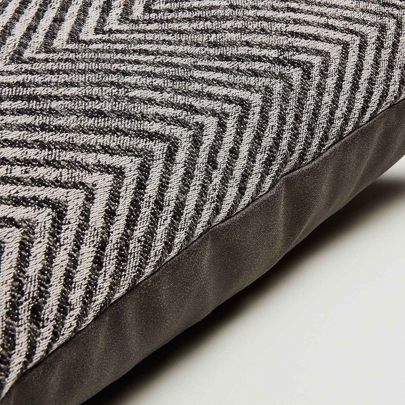 Чехол на подушку Spaig Cushion 30x50 узкий серый от La Forma LA FORMA ОРНАМЕНТ 321501 Черный  - Вид №1