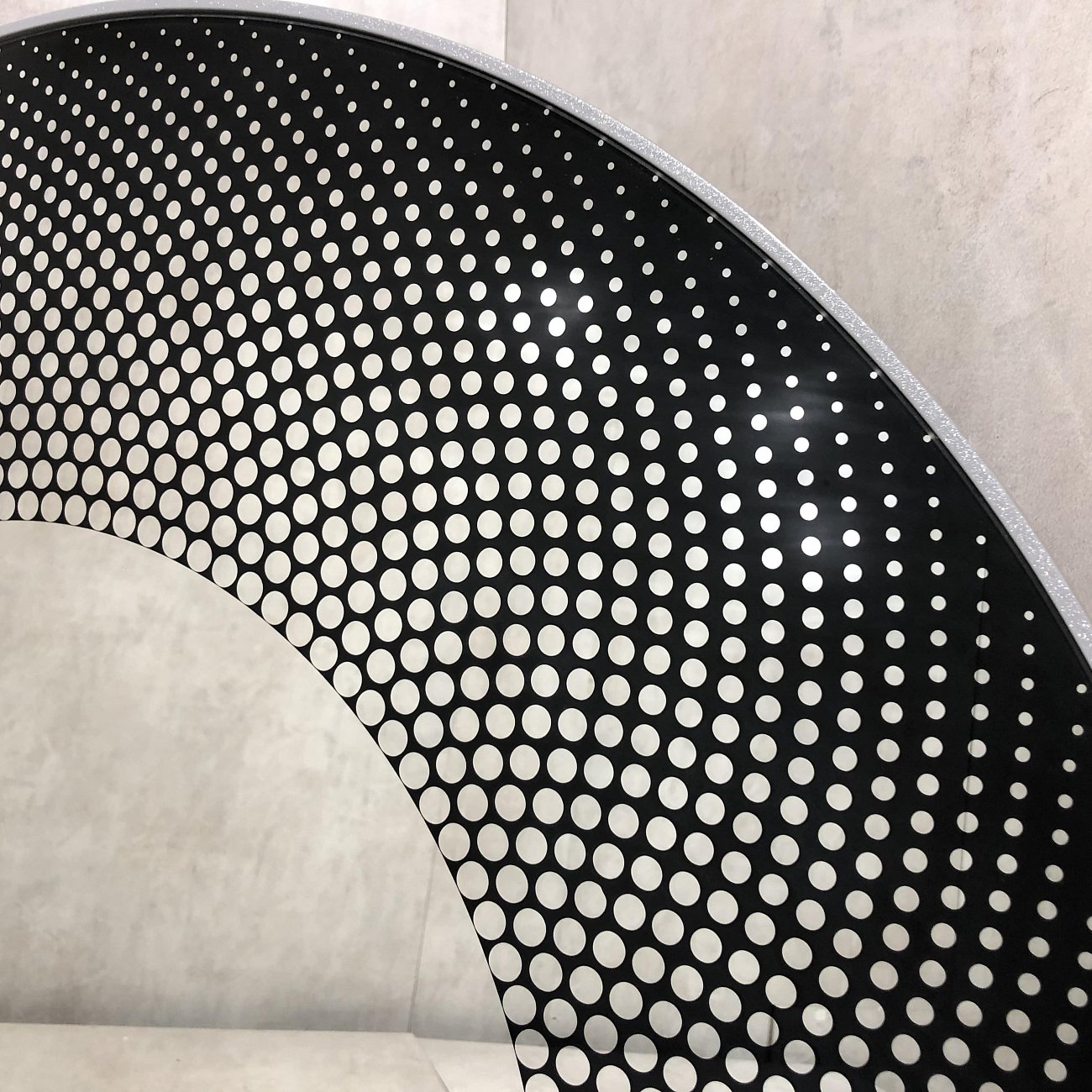 Зеркало круглое большое с черным принтом "Ваил 3" GRAUM ДИЗАЙНЕРСКИЕ 304139 Черный  - Вид №1