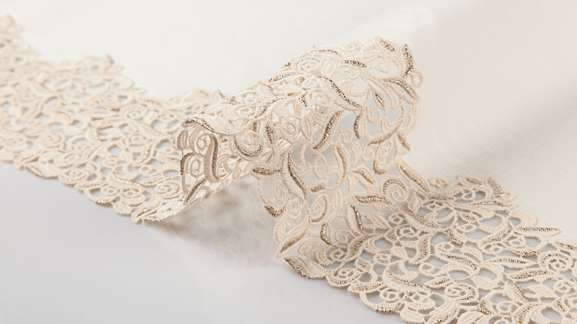 10604787 Weissfee Скатерть Weissfee "Мадейра" 170х170см (снежное шампанское) Ткань  - Вид №2