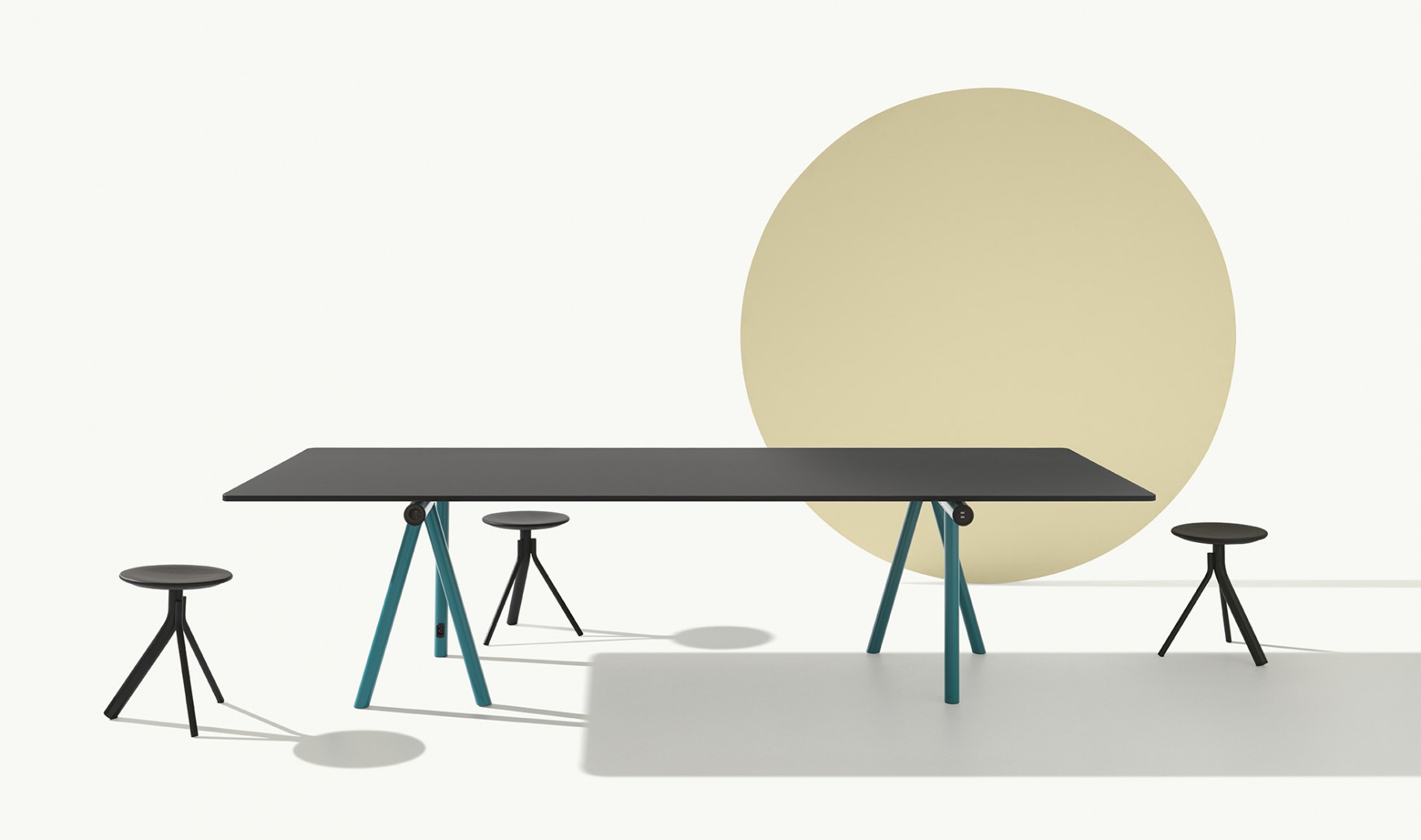 Harvey 1130 2 мольберта из стальных труб с опорой для крепления столешницы из литого алюминия и резиновыми подушечками. Каждый мольберт оснащен 1 розеткой Schuko и 2 разъемами USB. Et al. Harvey - Вид №7