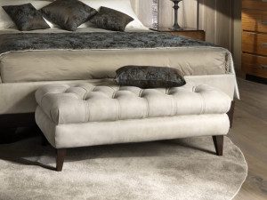 Кожаная мягкая скамейка из Капитона