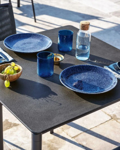 Прямоугольный садовый стол из стали и хрусталя