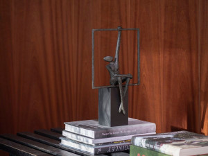 Бронзовая скульптура