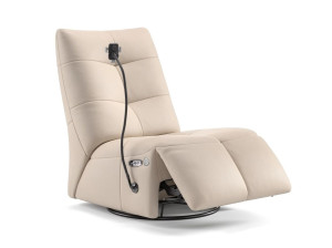 Кожаное вращающееся кресло с подставкой для ног