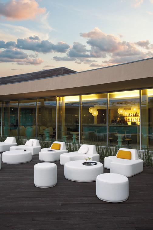 Подставка для ног / столик 63 морская кожа белый Manutti Moon Island MNST433 - Вид №4