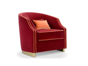 Тканевое кресло с подлокотниками