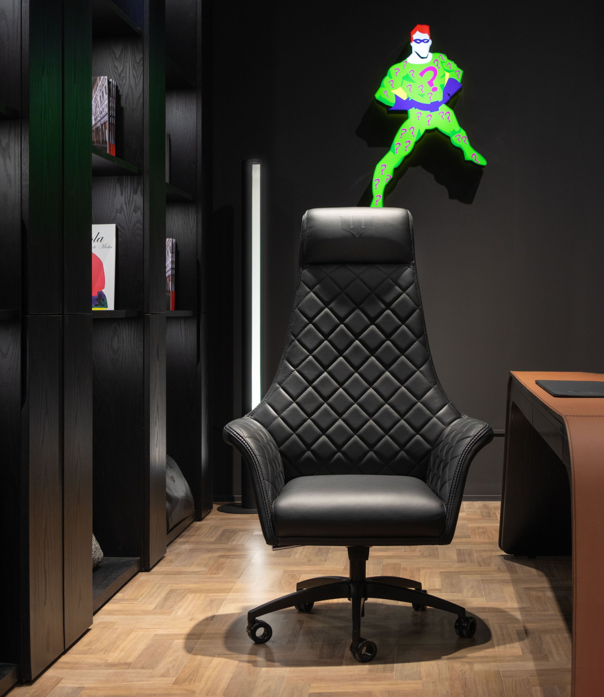 Кожаное офисное кресло Wayne Enterprises Home Collection WE-173 ARCH-00040830 - Вид №2