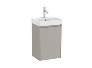 Деревянный подвесной умывальник с дверцами