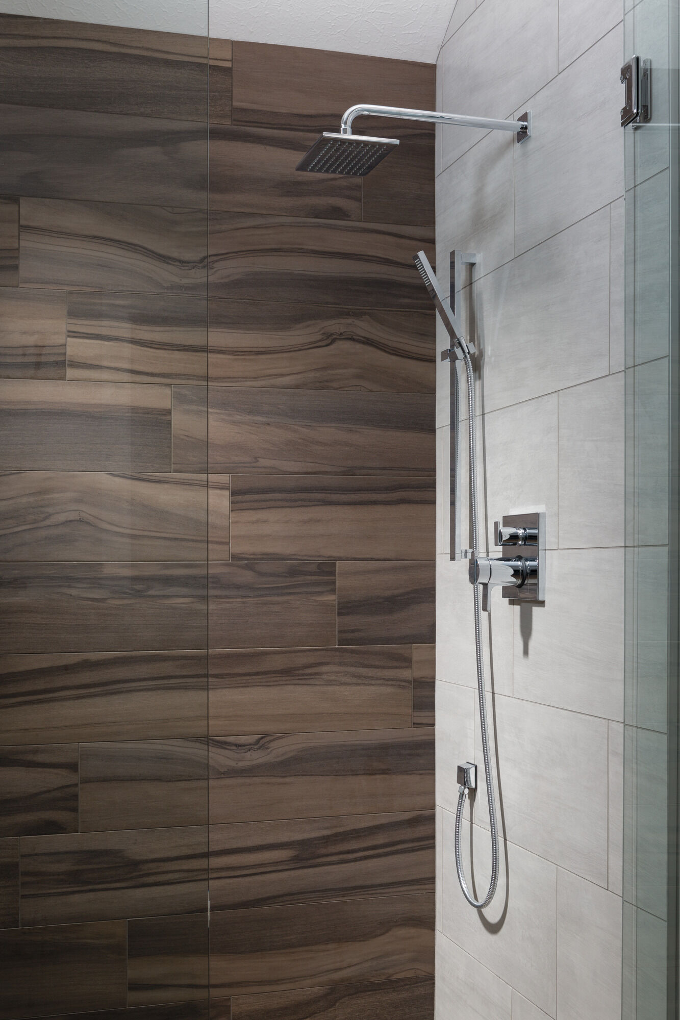 T27T967 Угловой клапан Modern TempAssure® серии 17T со встроенным переключателем на 6 положений Delta Faucet Delta Хром - Вид №2