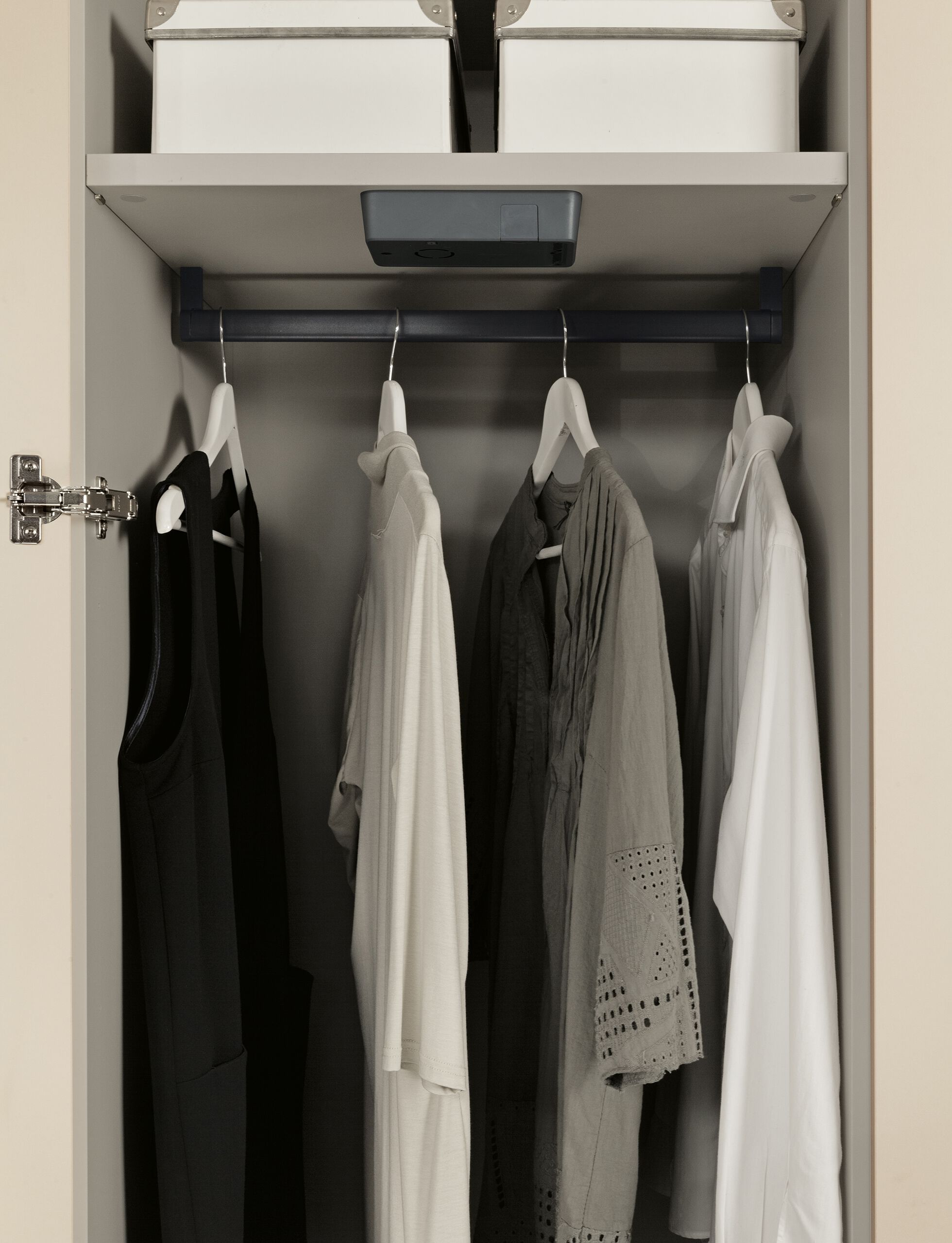 Деревянный секционный шкаф для белья с гладильной доской Adok Intermezzo ARCH-00065487 - Вид №1