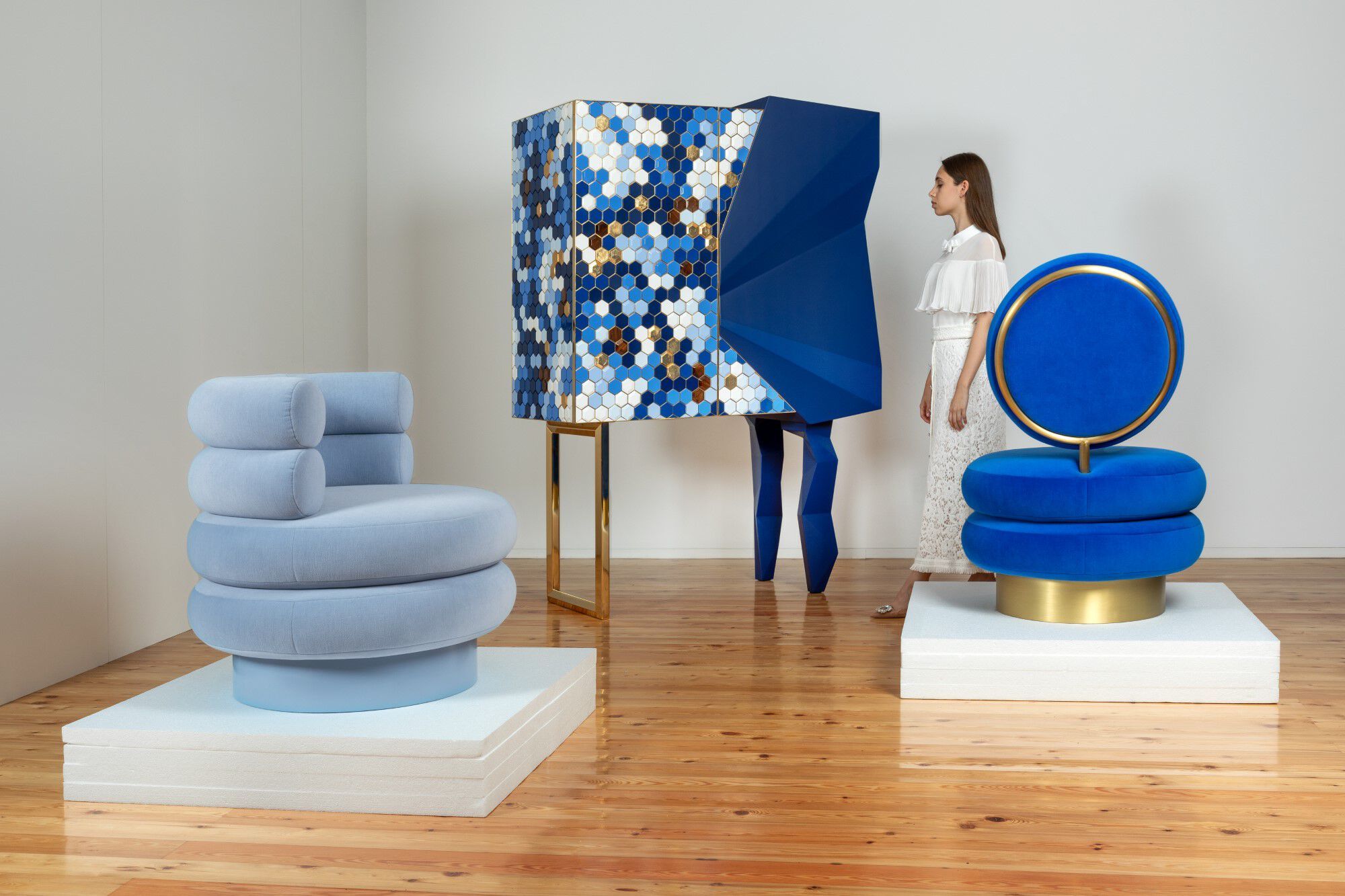 Деревянный шкаф с распашными дверцами ROYAL STRANGER HONEYCOMB ARCH-00035251 - Вид №6