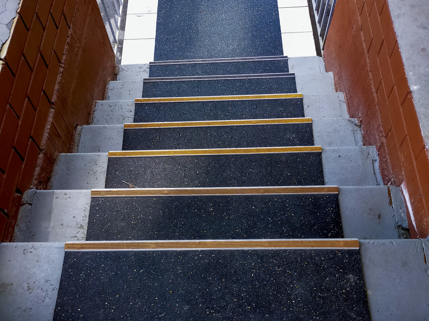 9.3.4AS.2Bg Противоскользящие накладки на ступени Alegria step и Alegria step waterproof  - Вид №7