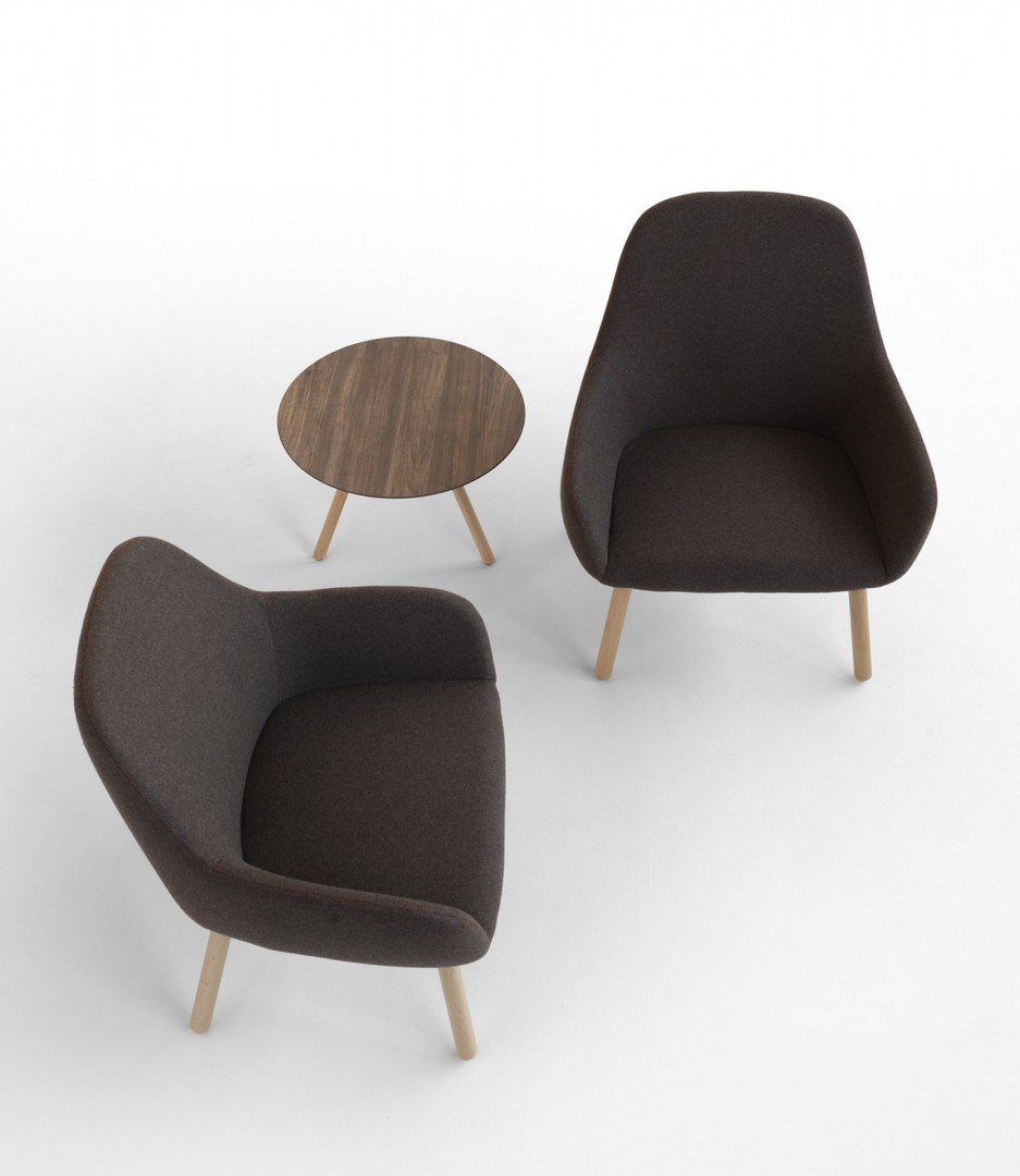 Myra 659 Кресло с четырьмя ножками на деревянной раме и тканевой обивкой. Выпускается из пенопласта с впрыском политуретана в соответствии с правилами пожарной безопасности Великобритании. Et al. Myra - Вид №3