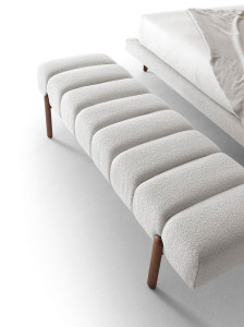 Мягкая скамейка из ткани