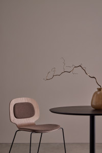 Стул из ясеня с мягким сиденьем