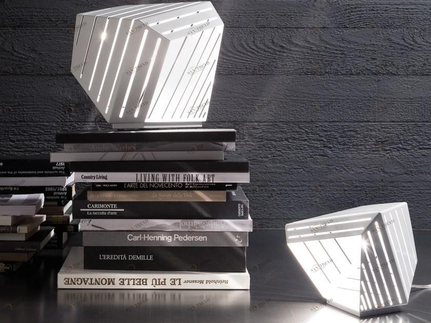 ZAVA Настольная лампа из железа с прямым светом Dadì sun-id-1502908