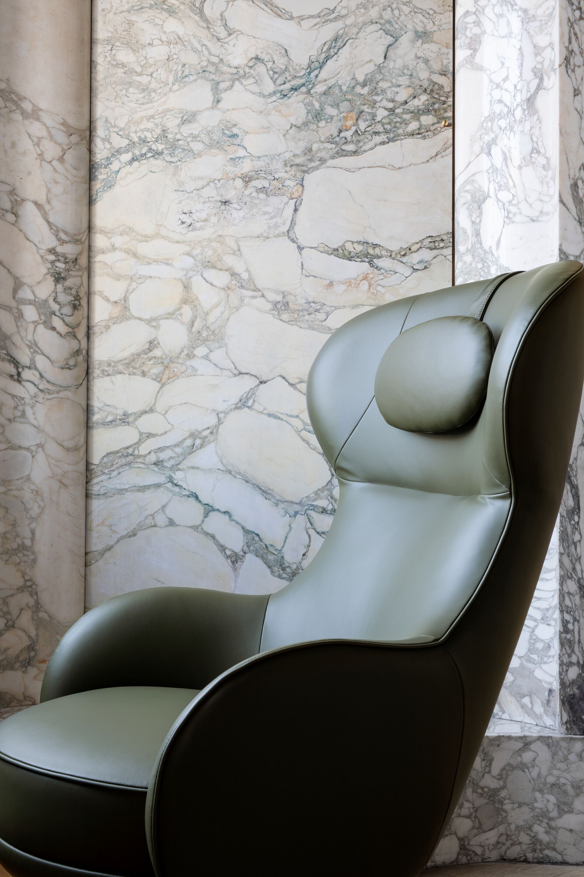 Кожаное вращающееся кресло с высокой спинкой Wittmann Tuya ARCH-00094966