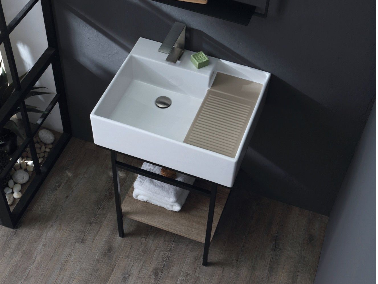 Консольная раковина со стальной рамой и дубовой столешницей COLAVENE Nobu ARCH-00070889