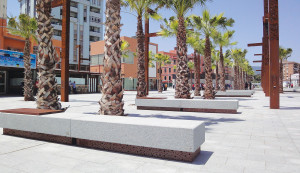 Бетонная скамья без спинки