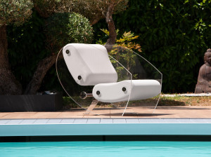 Кресло с подлокотниками