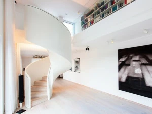 Siller Treppen Самонесущая винтовая лестница из Corian® Tornado