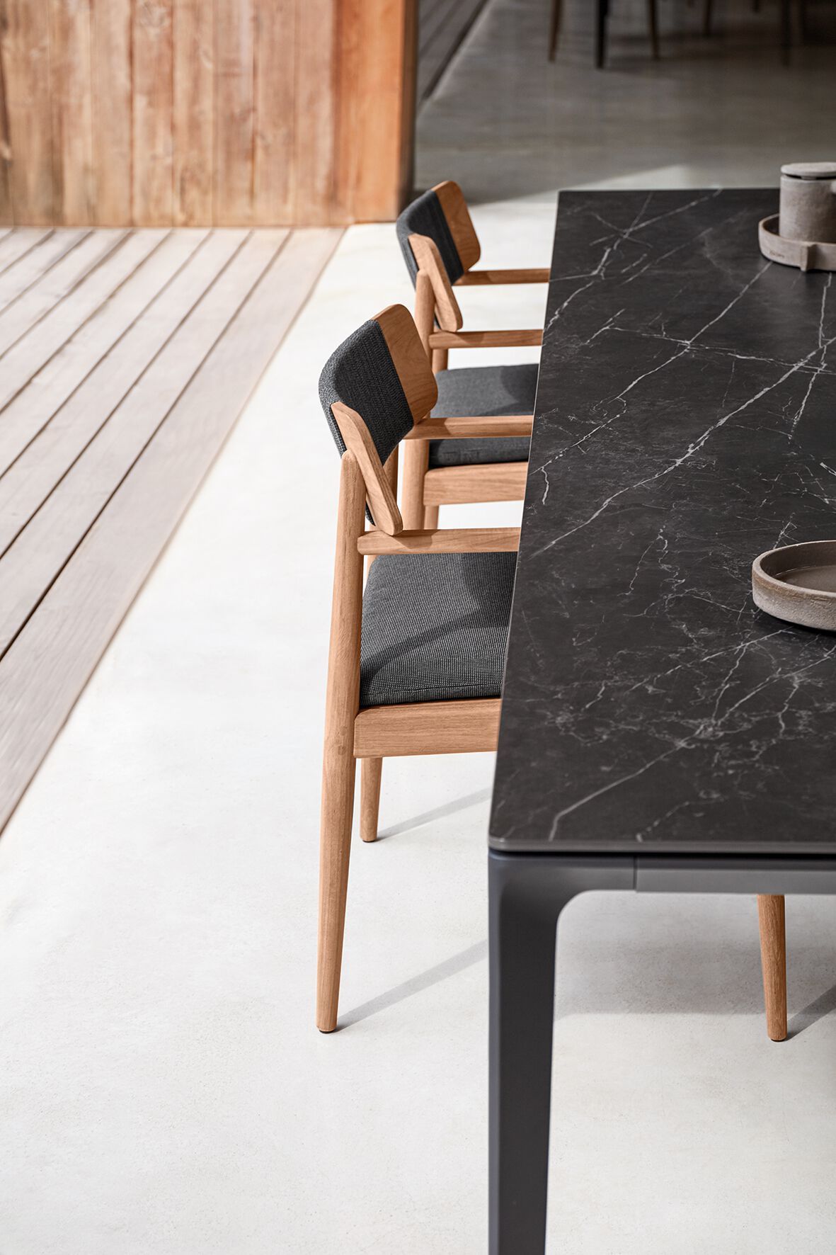 Стул для сада из тикового дерева с подлокотниками Gloster арки ARCH-00132433 - Вид №3