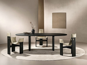 Овальный обеденный стол