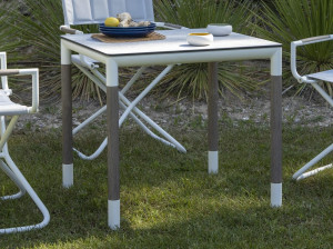 Квадратный садовый стол