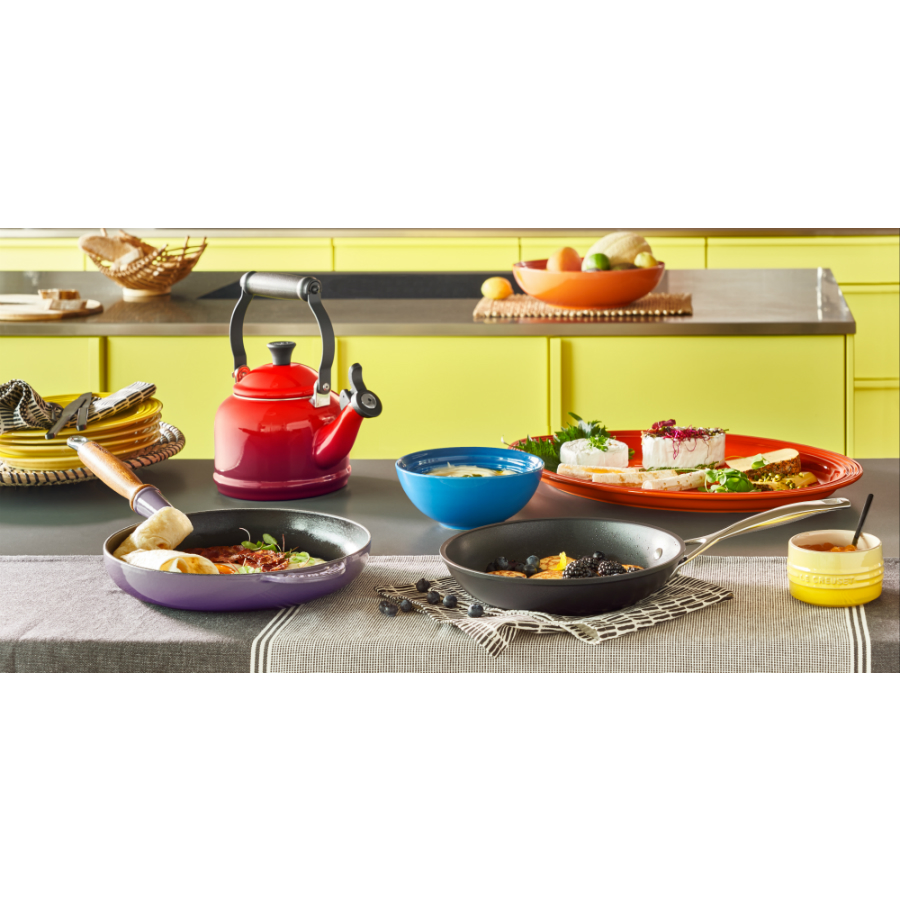 Сковорода чугунная с деревянной ручкой Le Creuset, Ø24 см, фиолетовая 20058247220460 - Вид №2