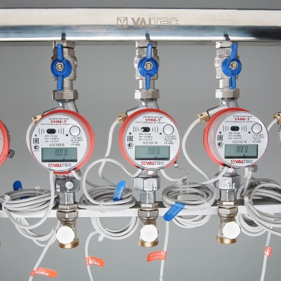 VT.GPM.06S04.R2 Узел этажный для поквартирного учета тепловой энергии Valtec 1", 2 вых., ввод справа  - Вид №3