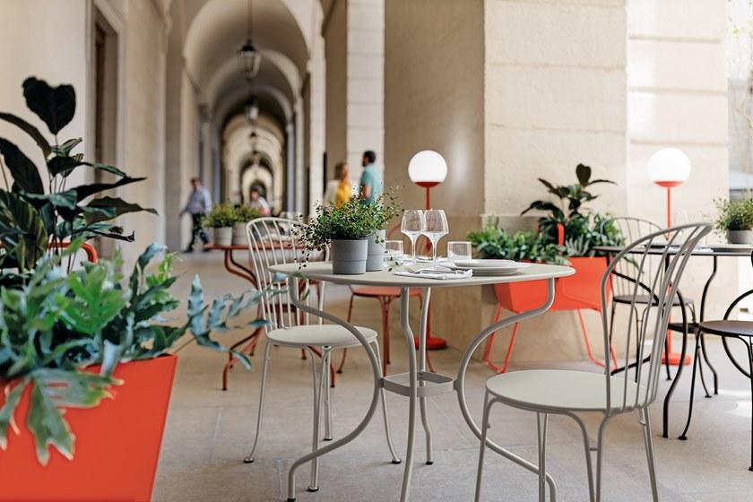 Fermob Стул садовый штабелируемый с подлокотниками Opéra+ 0912 - Вид №1