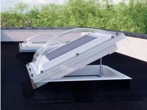 Fakro Открывающееся мансардное окно Finestra per tetti piatti tipo c