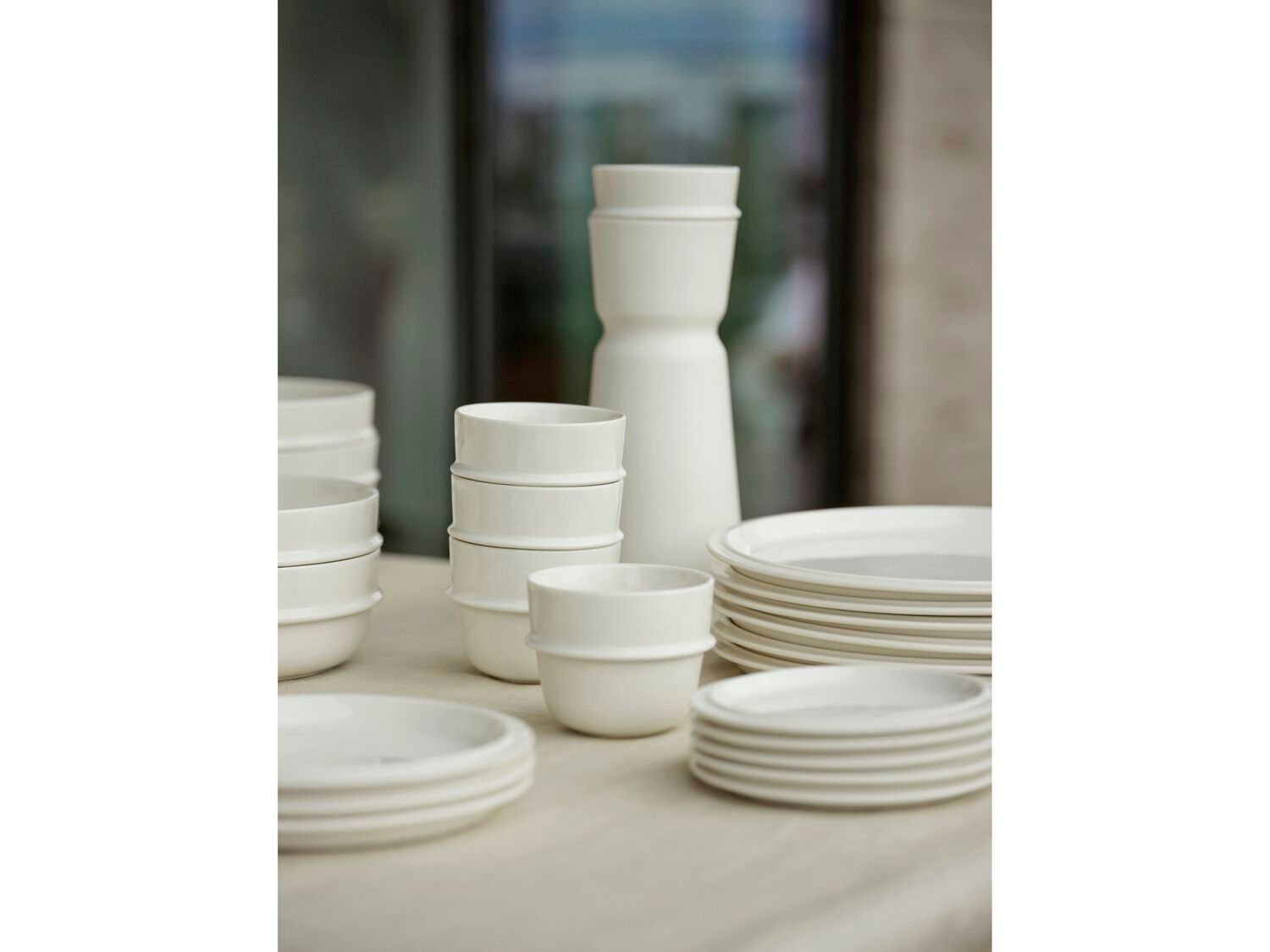 Фарфоровая круглая сервировочная тарелка ZONE DENMARK Eau ARCH-00152200 - Вид №1