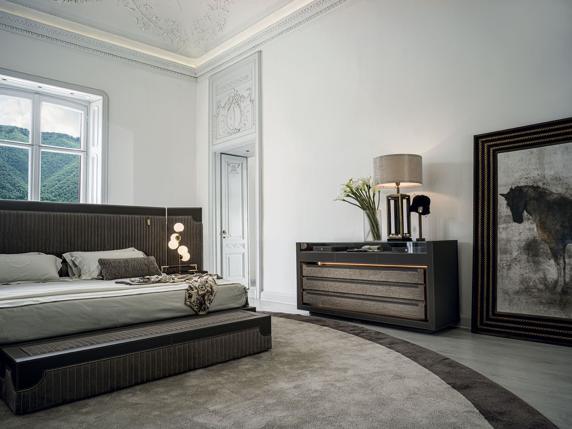 Деревянный комод с кожаной обивкой Vittoria Frigerio Lanza ARCH-00070003 - Вид №3