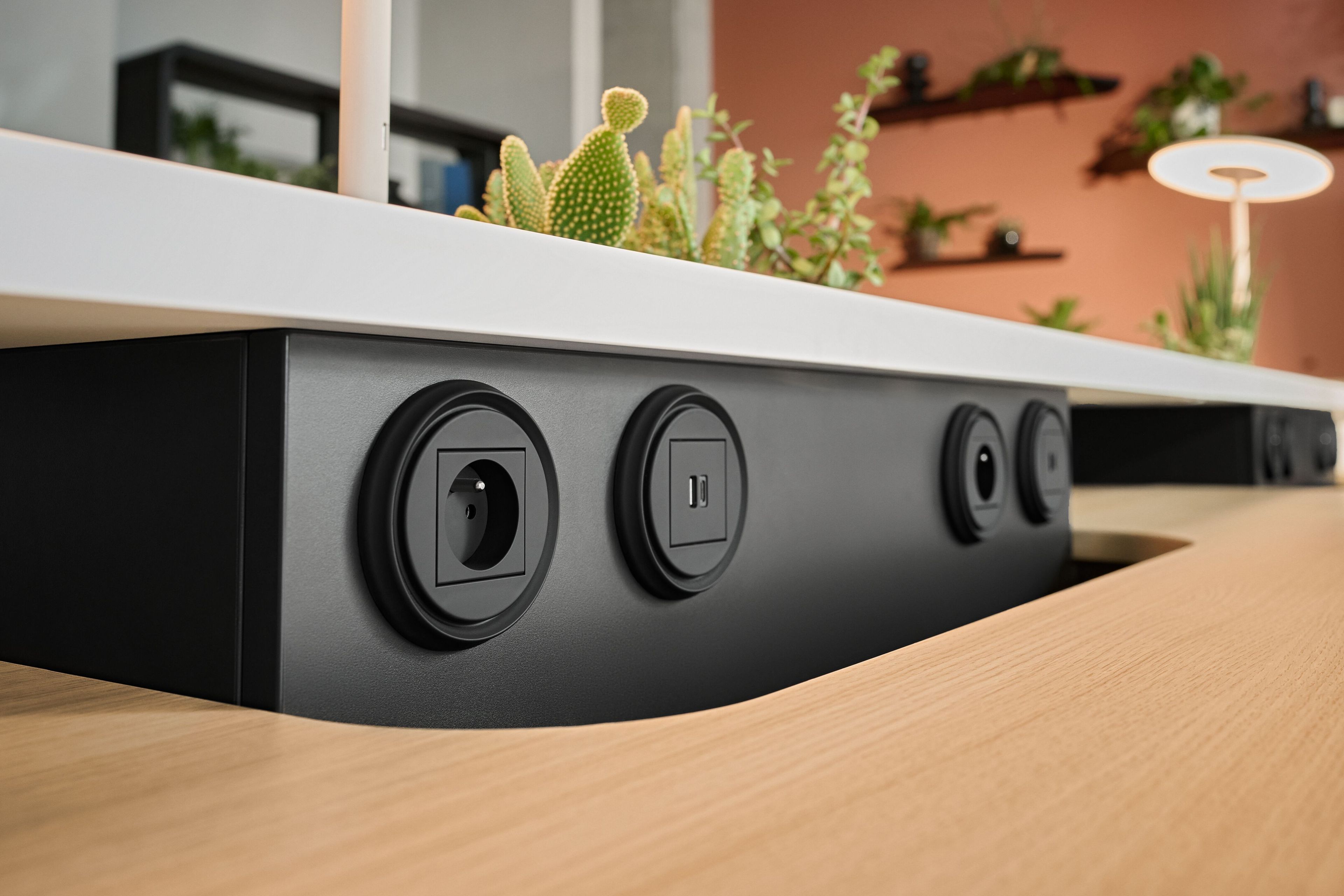 Прямоугольный стол для совещаний с электрической розеткой Mikomax Smart Office Hushoffice ARCH-00008619 - Вид №1