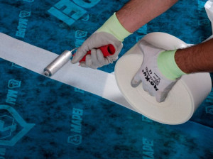 Клейкая лента из вспененного полиэтилена для герметизации и непрерывности звукоизоляционной системы, избегая акустических мостов