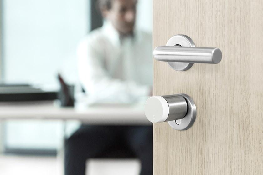 ASSA ABLOY Opening Solutions Электронный замок с ручкой Smartair™ Snzw12s030e30mi  - Вид №1