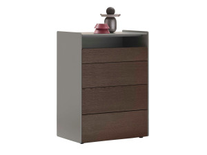 Деревянный комод