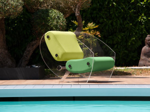 Кресло с подлокотниками