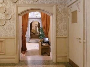 Arnaboldi Interiors Лакированная деревянная дверь