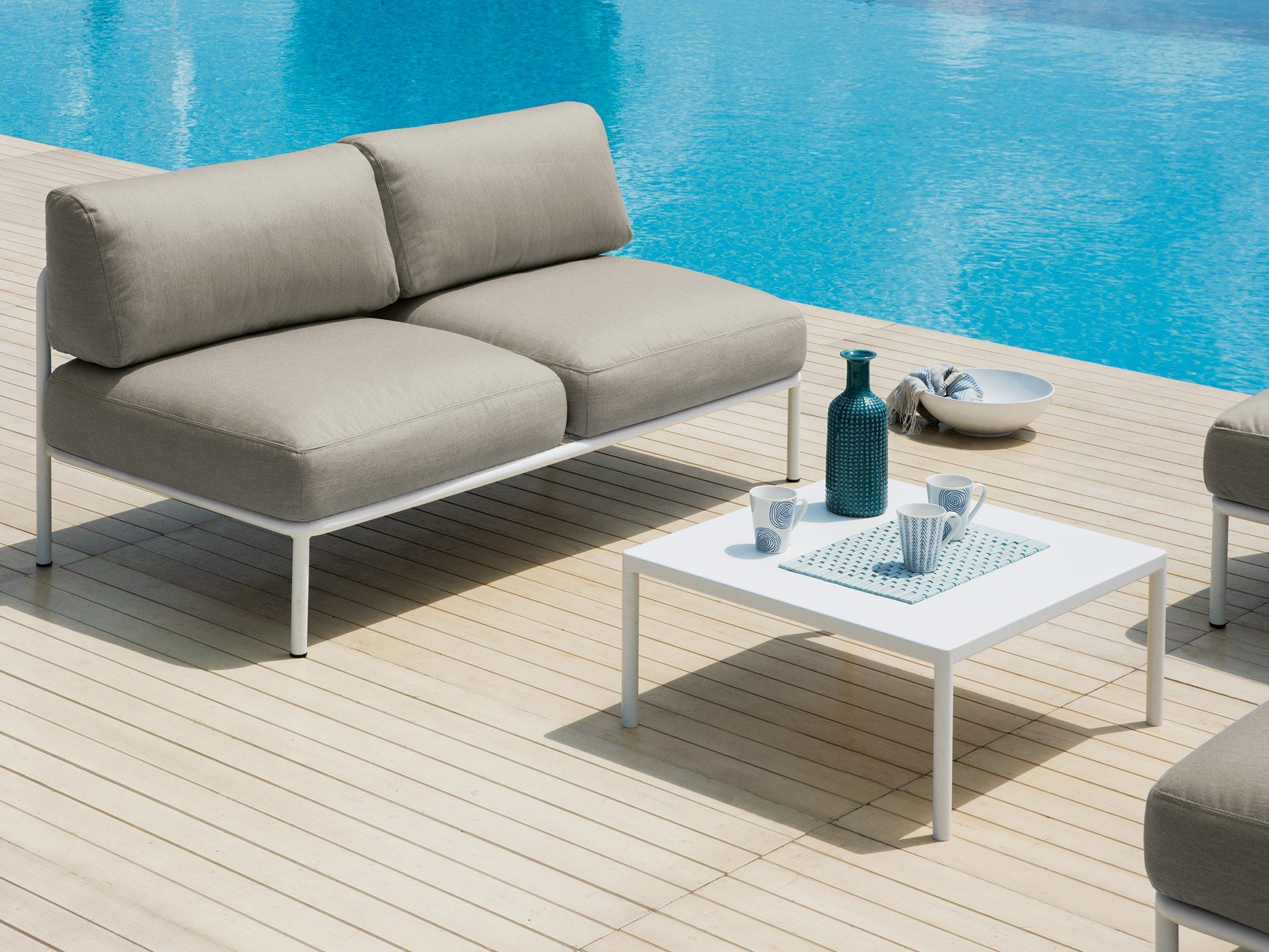 Металлический штабелируемый низкий садовый столик Vermobil ARCH-00001069 - Вид №1